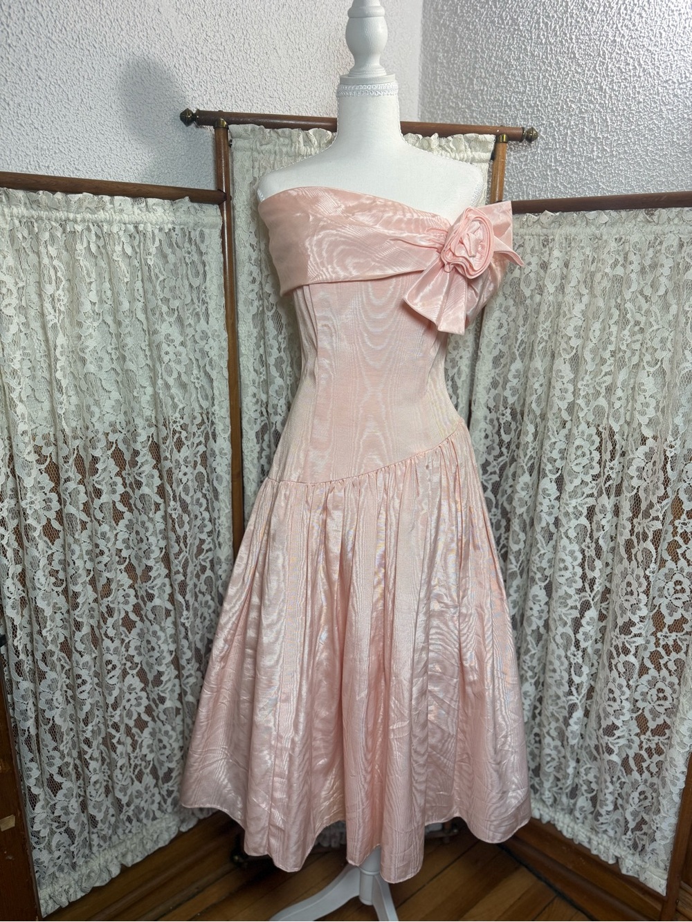 1980s Vintage Jessica McClintock Gunne Sax Pink Rosette Dress
